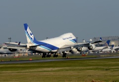 着陸　NCA 747-400F 