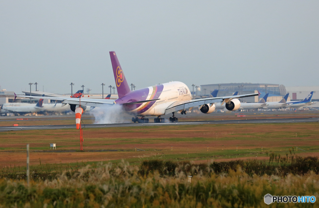 着陸 THAI A380-841 HS-TUD
