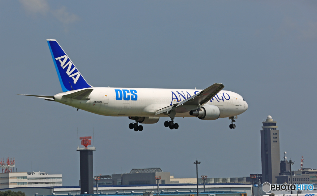 着陸 DCS Cargo 767-381 JA8323