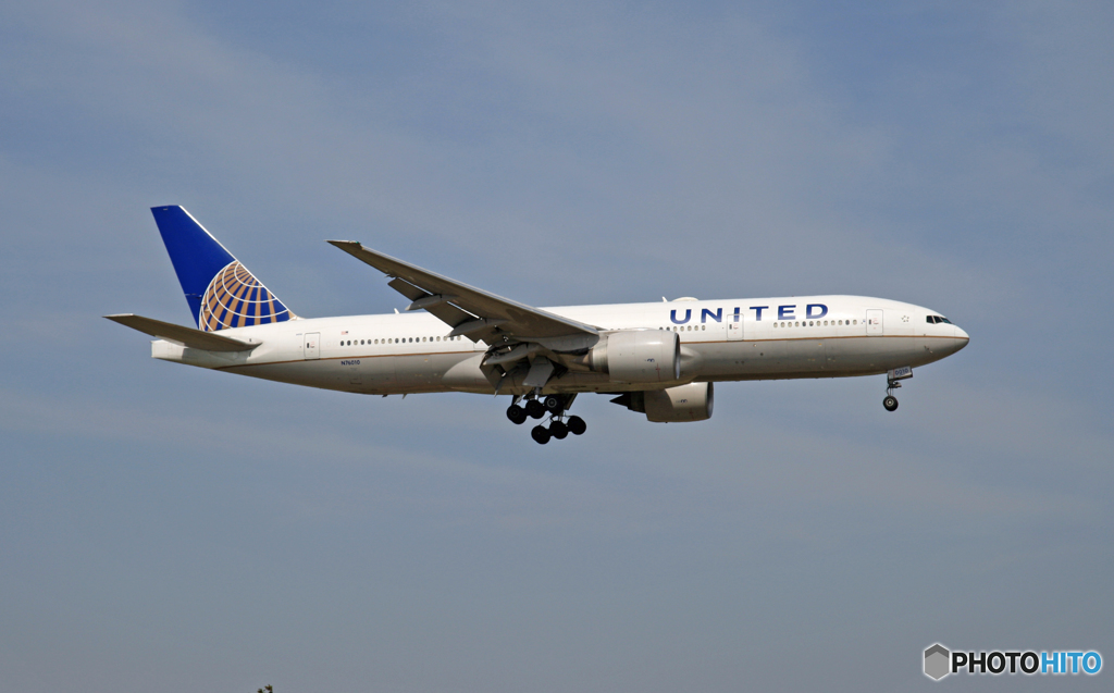 United 777-224 N76010 着陸 