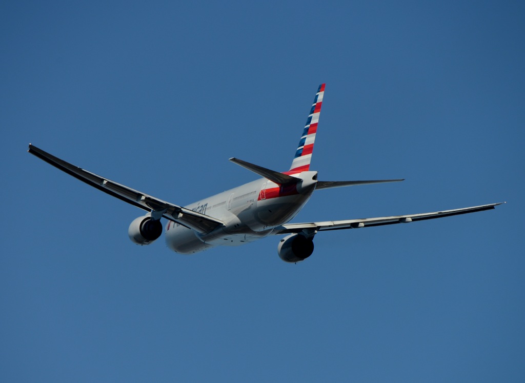 American 777-223 離陸