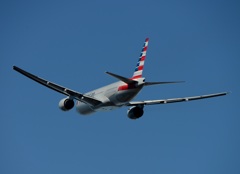American 777-223 離陸