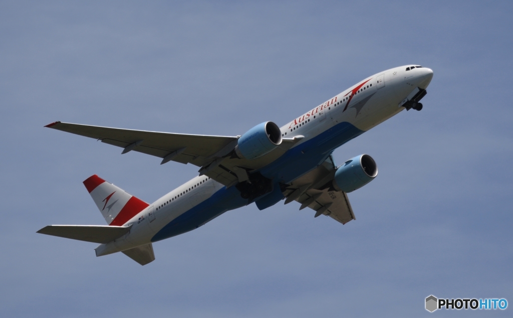 Austrian 777-2Z9 離陸