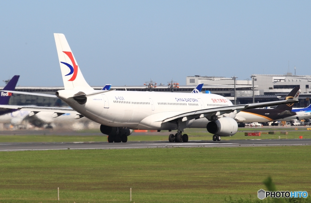 離陸  中国東方 A330-300