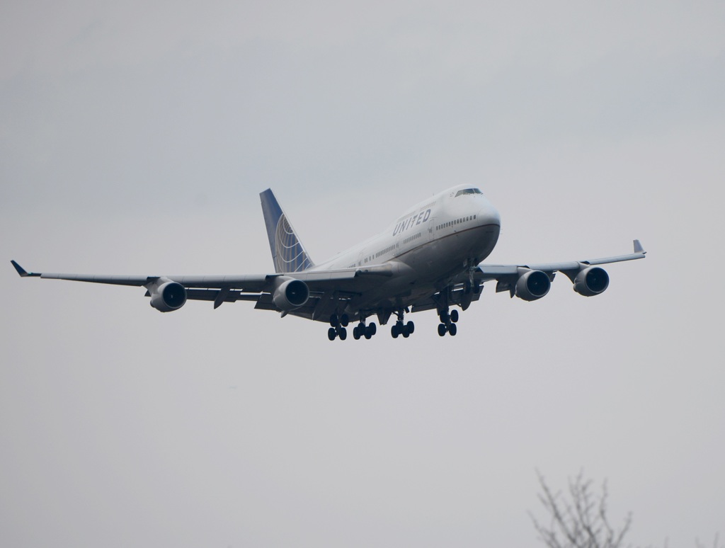 UNITED 747-400 着陸