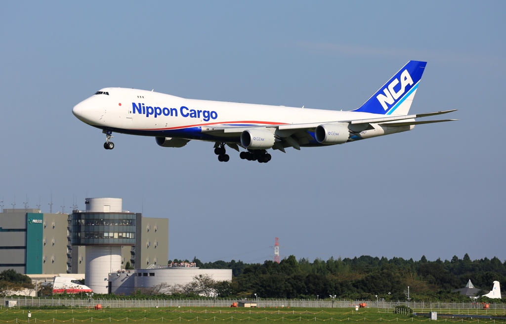 NCA 747-8KZF  到着　