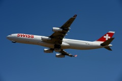 SWISS  A340-313 飛行
