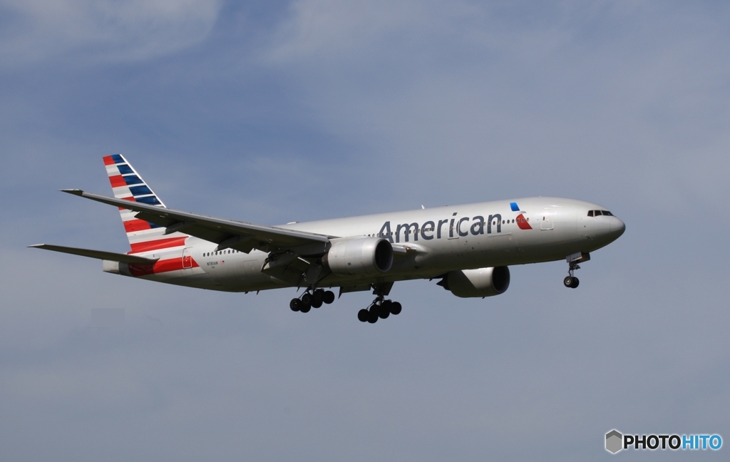 American 777-223 到着　