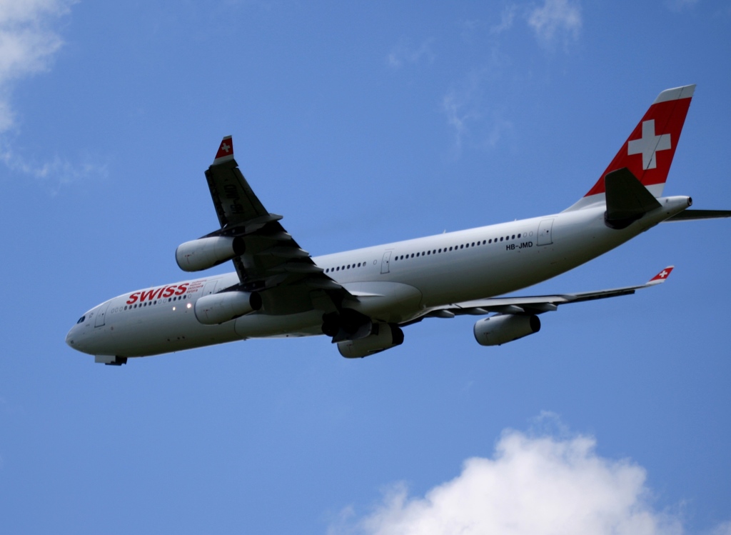 離陸　Swiss A340-313