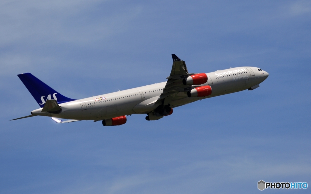 出発　SAS A340-313