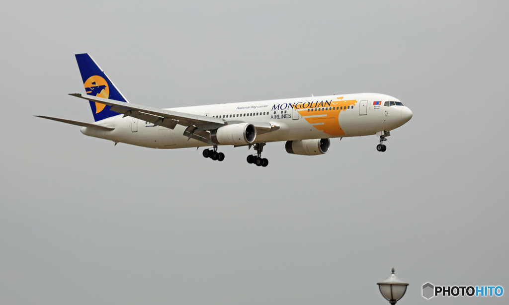 到着 MONGOLIAN 767-300 JU-1011