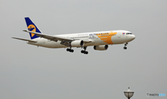 到着 MONGOLIAN 767-300 JU-1011