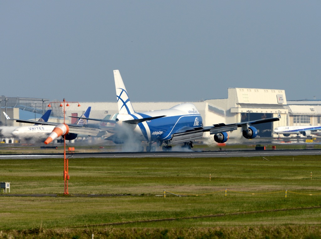 Air Bridge Cargo 747-400F 到着　