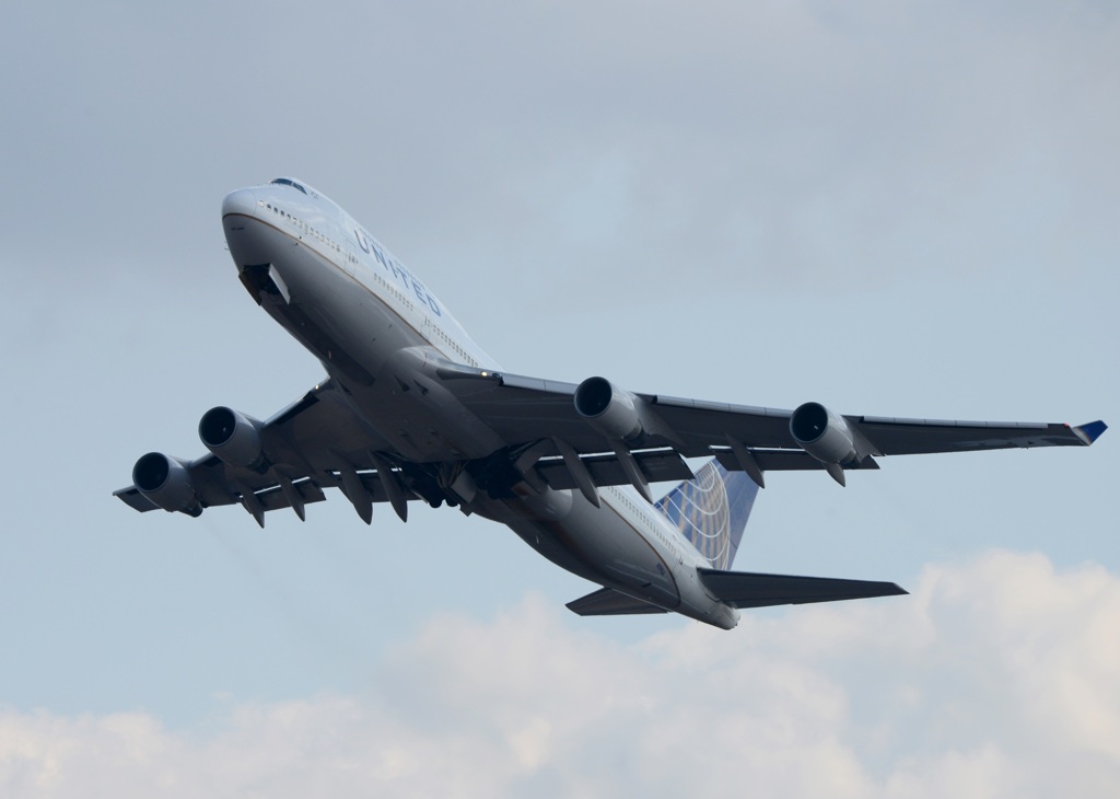 United 747-400 離陸
