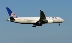 着陸（67）UNITED 787-8