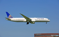 United 787-9 N27958 到着 