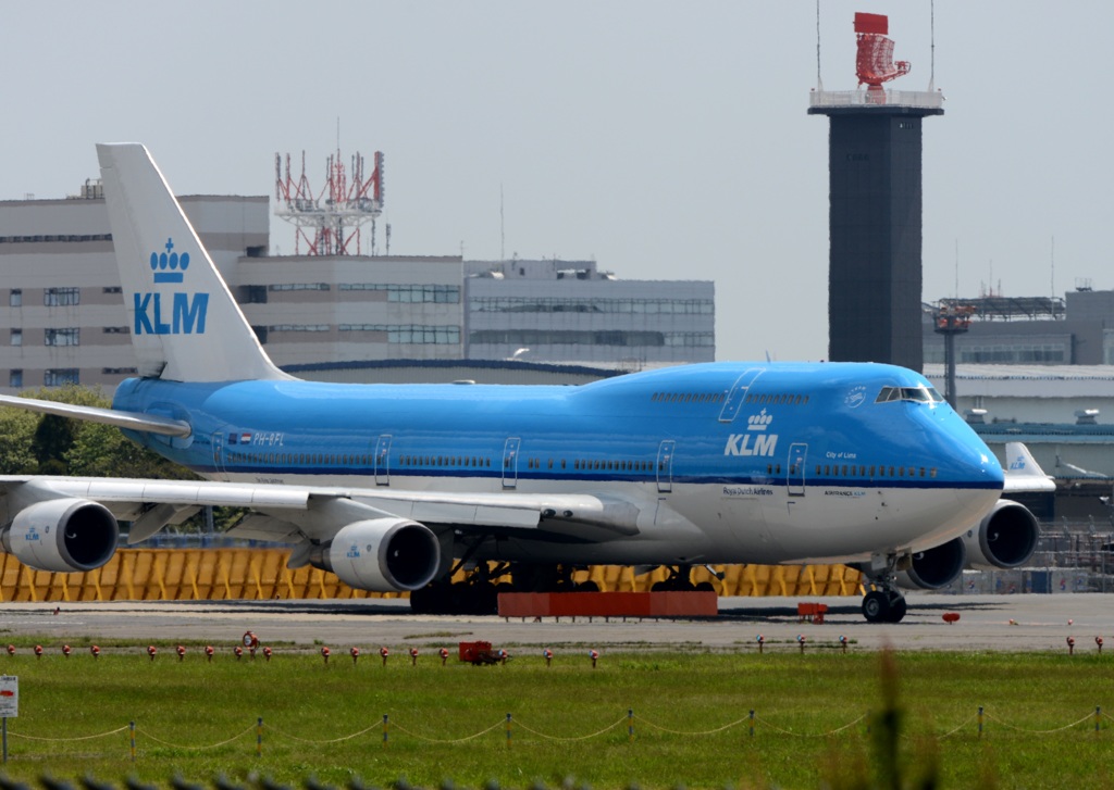 出発　KLM 747-400