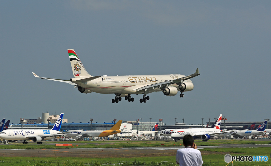 到着 Etihad A340-642 A6-EHE