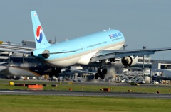 着陸（196）KOREAN A330-323 