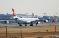 飛び立ち SWISS A340-313 HB-JMI