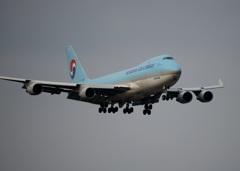 Korean C 747-400F 到着