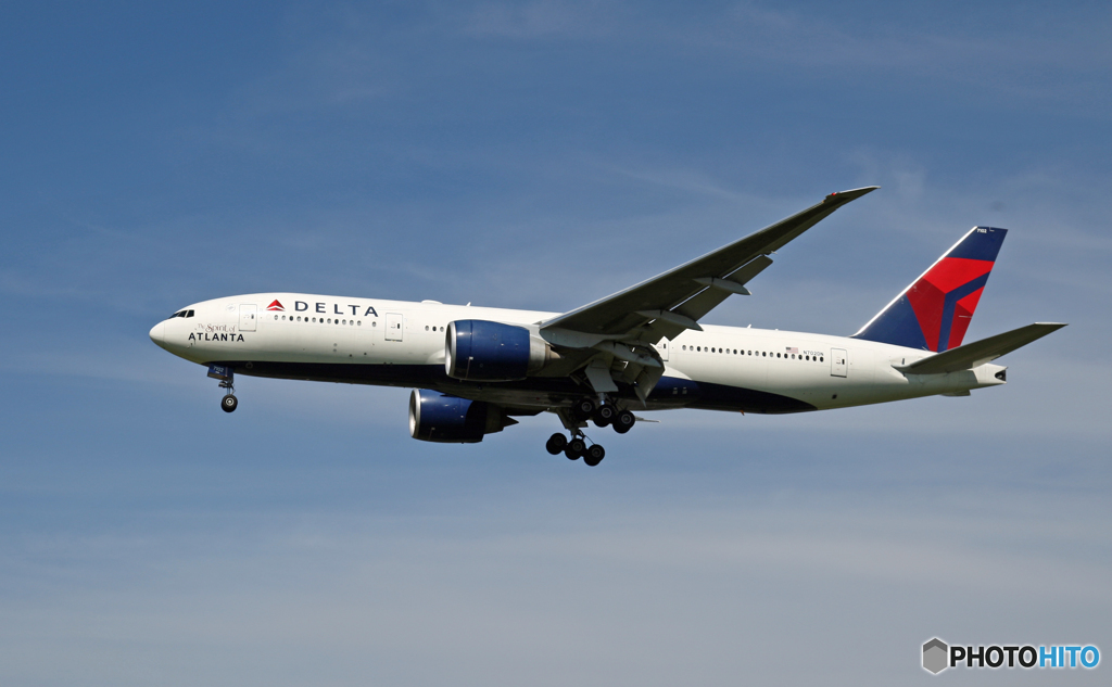 着地前 DELTA 777-232 N702DA