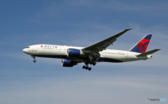 着地前 DELTA 777-232 N702DA
