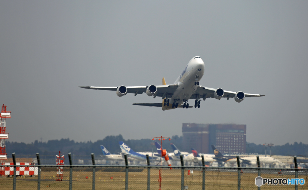 出発 POLAR 747 N857GT