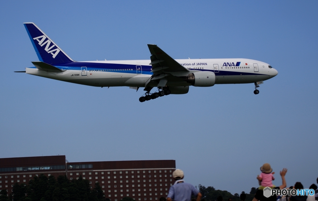 到着 ANA 777-200 高い？お手振り！