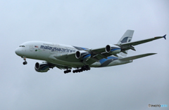 ✈雨でも　初就航 「A380」 は 興奮する‼