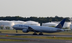 飛び立ち（114）UNITED 777-200ER　