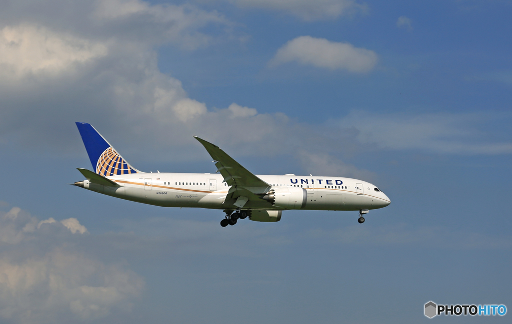 「雲」とUnited 787-8 N26906