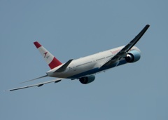 Austrian 777-2Z9 飛行