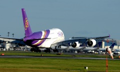 着陸（199）Thai Airbus A380-841 