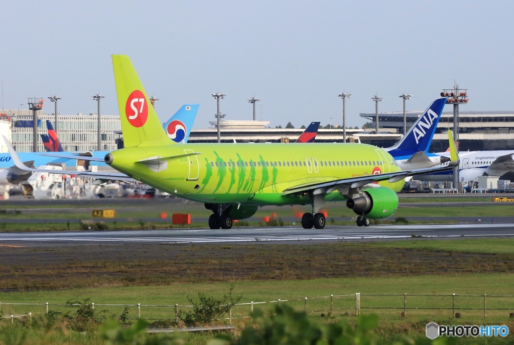 S7 A320-214 VP-BOG 出発　