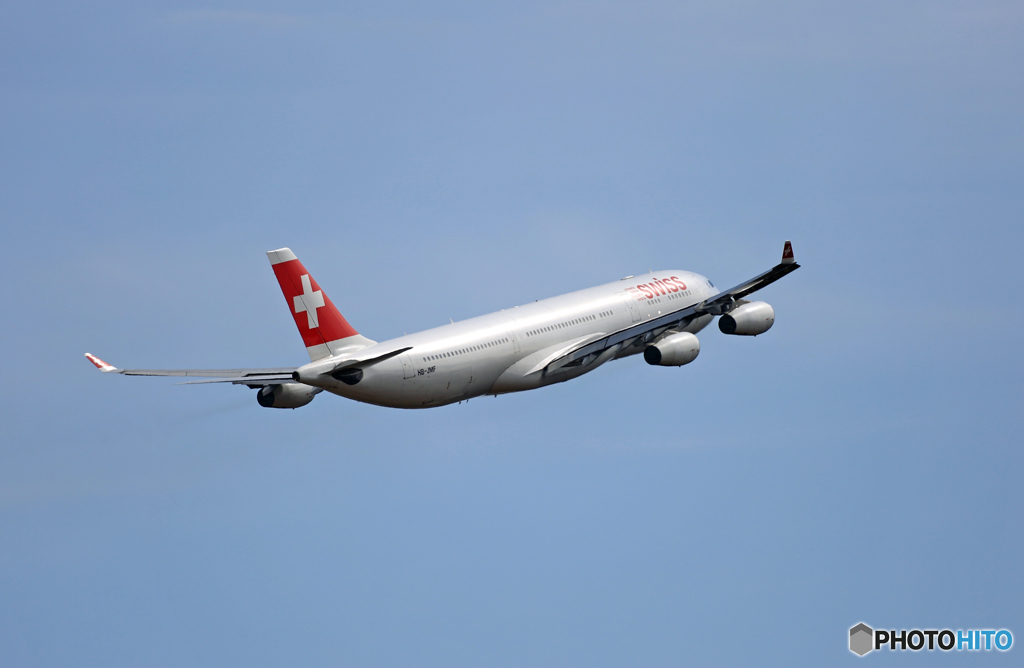 出発 SWISS A340-313 HB-JMF