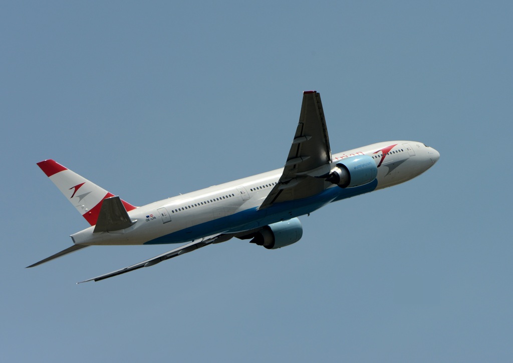 飛行　Austrian 777-2Z9