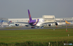 Thai A380-841 HS-TUE 到着 