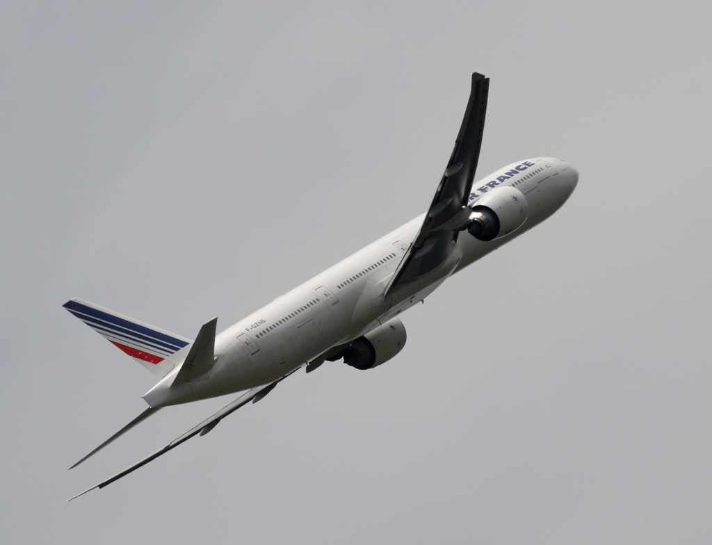 離陸　AIR FRANCE 777-328