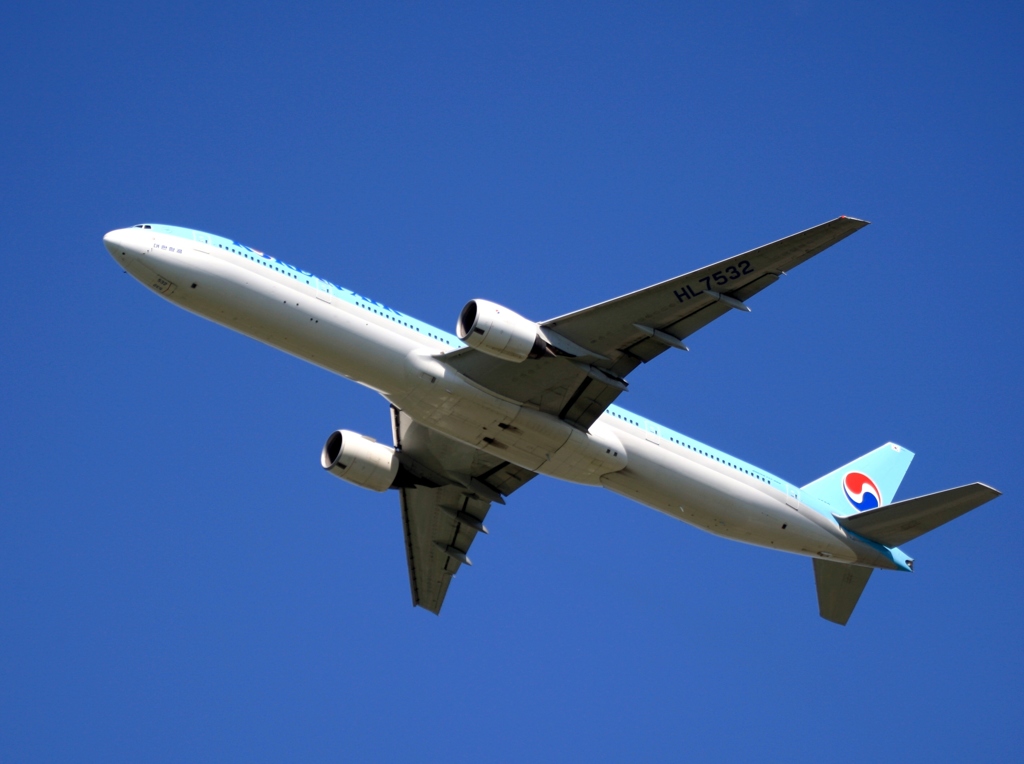 KOREAN 777-3B5 出発　