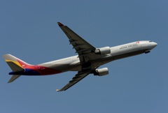 離陸　Asiana A330-323