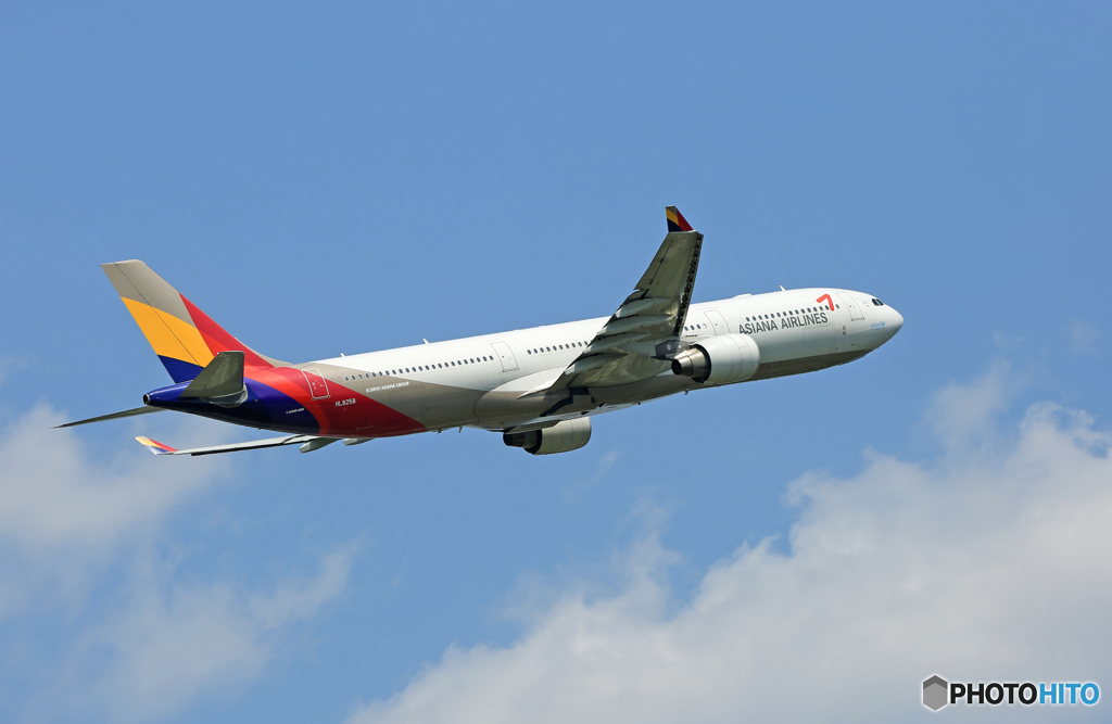 離陸 Asiana A330-323 HL8258