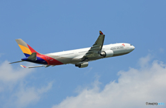 離陸 Asiana A330-323 HL8258