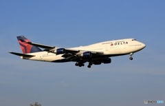 到着　DELTA 747-400 ジャンボ機