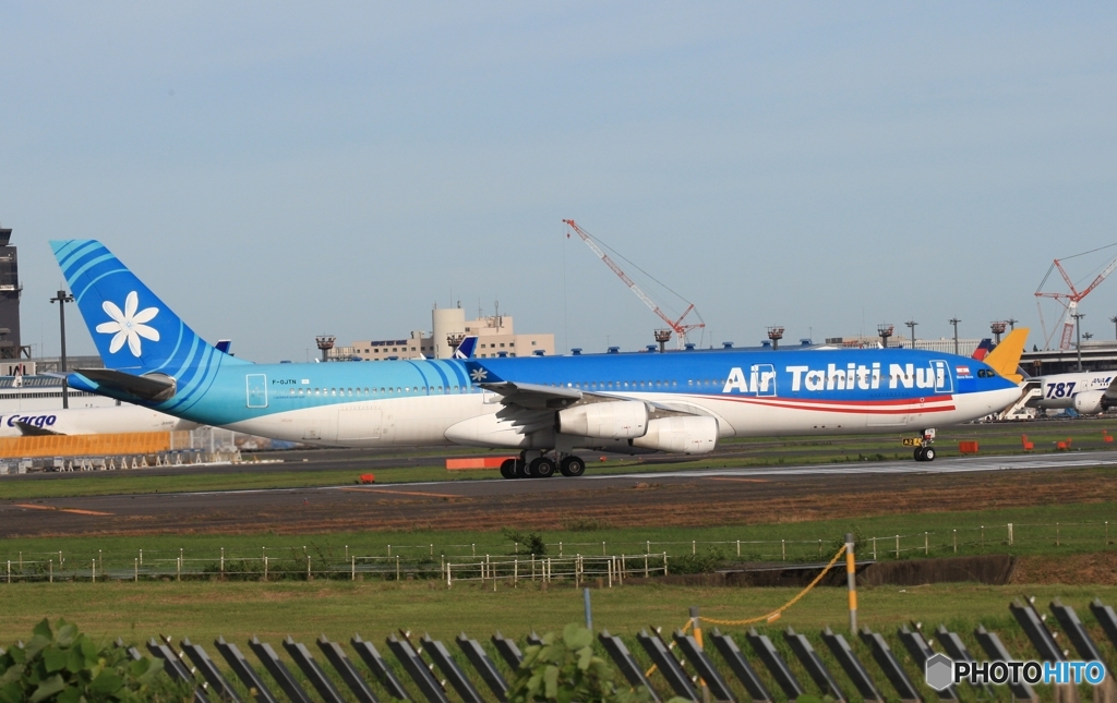 離陸  Air Tahiti Nui A340-313