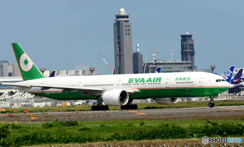 離陸 EVA 777-35E