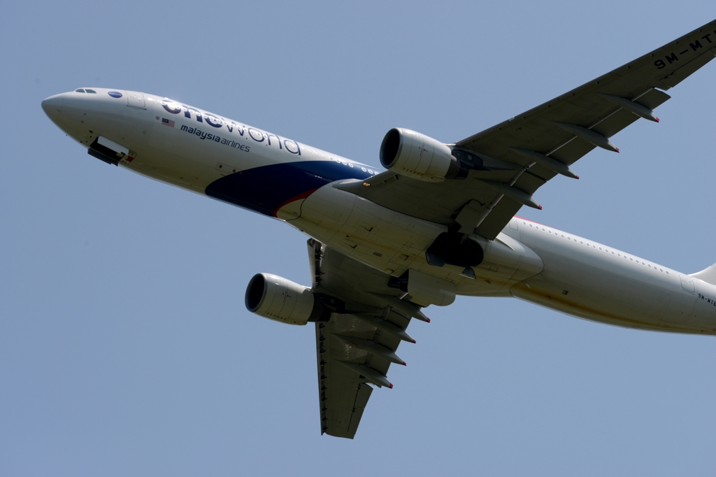離陸（71）malaysia Air A330-323
