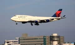 到着  DELTA 747-400 N665US 