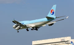 到着 KOREAN 747-400 HL7460