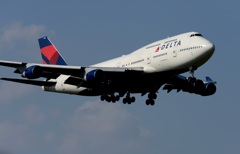 到着　DELTA 747-400